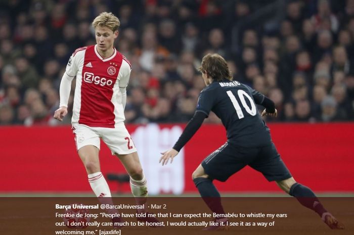 Aksi Frenkie de Jong berhadapan dengan Luka Modric di leg pertama 16 besar Liga Champions