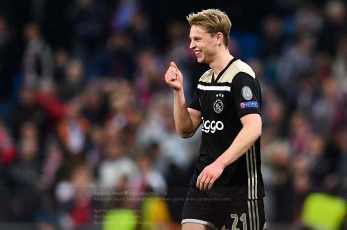 Gelandang Ajax Amsterdam, Frenkie de Jong, dalam partai melawan Real Madrid di Liga Champions.