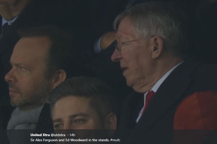 Sir Alex Ferguson tampak di tribun penonton saat Manchester United menghadapi Paris Saint-Germain di Parc des Princes