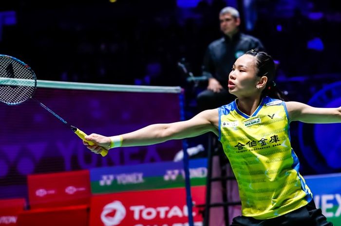 Pebulu tangkis tunggal putri Taiwan, Tai Tzu Ying, tampil pada perempat final All England Open 2019 di Arena Birmingham, Inggris, Jumat (8/3/2019).