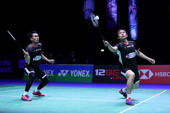 Pasangan ganda putra Indonesia, Mohammad Ahsan/Hendra Setiawan, saat bertanding melawan Mark Lamsfuss/Marvin Seidel (Jerman) pada perempat final All England Open 2019 di Arena Birmingham, Birmingham, Inggris, Jumat (8/3/2019).