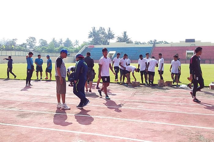 Sesi latihan PSIS di Stadion Gemilang, Kabupaten Magelang, Jawa Tengah, Sabtu (9/3/2019).