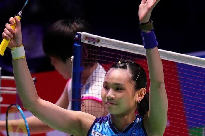 Pebulu tangkis tunggal putri Taiwan, Tai Tzu Ying, melakukan selebrasi setelah memastikan diri ke final All England Open 2019 di Arena Birmingham, Inggris, Sabtu (9/3/2019).