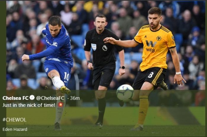 Bintang Chelsea, Eden Hazard, menembak ke gawang Wolverhampton Wanderers dalam partai Liga Inggris di STamford Bridge, Minggu (10/3/2019)