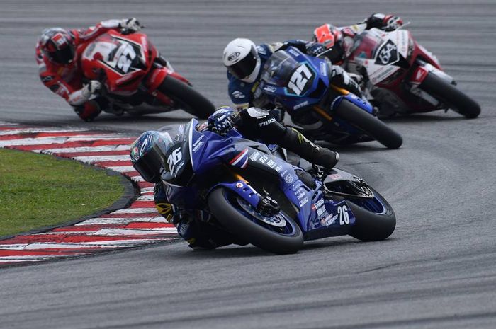 Aksi pembalap kelas SS600 pada sesi race 2 seri pertama Asia Road Racing Championship 2019 yang berlangsung di Sirkuit Sepang, Malaysia, Minggu (10/3/2019)