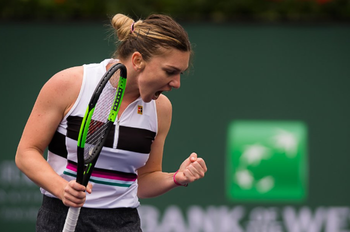 Petenis putri asal Rumania, Simona Halep, saat berlaga melawan Kateryna Kozlova (Ukraina) pada babak ketiga BNP Paribas Open 2019, Minggu (10/3/2019).