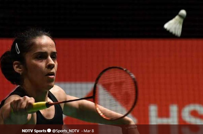 Pebulu tangkis tunggal putri India, Saina Nehwal, saat bertanding melawan Tai Tzu Ying (Taiwan) di babak perempat final All England Open 2019, Jumat (8/3/2019).