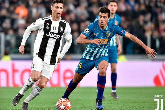 Penyerang Juventus, Cristiano Ronaldo, dibayang-bayangi gelandang Atletico Madrid, Rodri, dalam laga leg kedua babak 16 besar Liga Champions di Stadion Allianz, Turin, 12 Maret 2019.