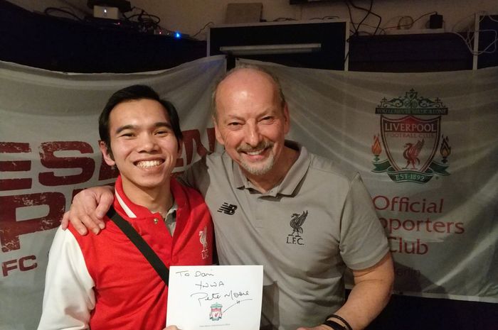 CEO Liverpool, Peter Moore (kanan), bersama kontribur BolaSport.com, Hardani Maulana, di Muenchen, Jerman, Selasa (12/3/2019). 