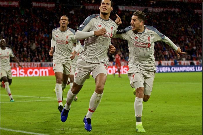 Virgil van Dijk mencetak gol Liverpool ke gawang Bayern Muenchen dalam partai Liga Champions, 13 Maret 2019.