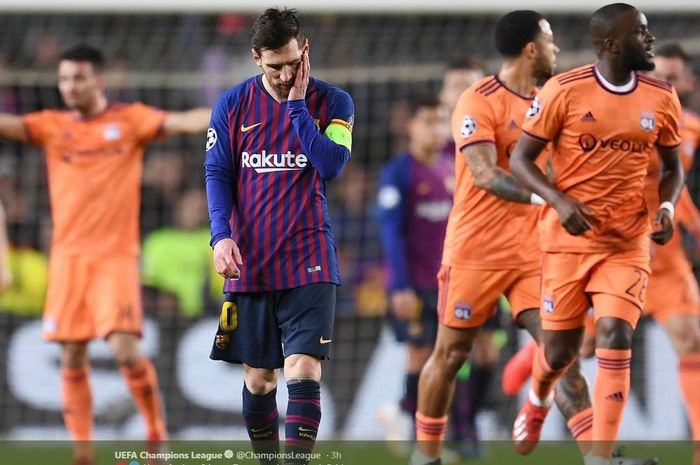 Ekspresi megabintang Barcelona, Lionel Messi, seusai Olympique Lyon mencetak gol dalam laga leg kedua babak 16 besar Liga Champions di Stadion Camp Nou, Rabu (13/3/2019).