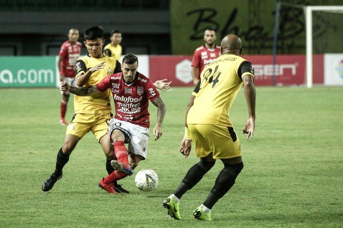 Eks Pemain Bhayangkara FC yang Kini Berseragam Bali United, Paulo Sergio, dalam laga melawan mantan timnya di laga terakhir Grup B Piala Presiden 2019.