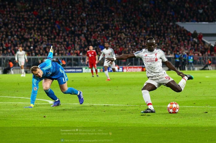 Aksi epik Sadio Mane (kanan) mengecoh Manuel Neuer dalam partai Liga Champions Bayern Muenchen kontra Liverpool, 13 Maret 2019.