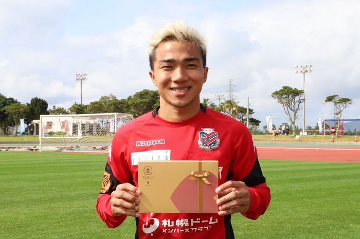 Bintang klub Liga Jepang, Consadole Sapporo asal Thailand, Chanathip Songkrasin. 