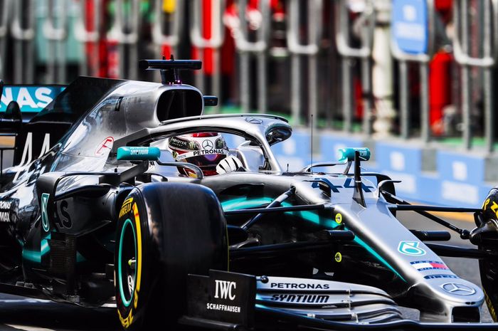 Lewis Hamilton (Mercedes) saat tampil pada sesi FP1 F1 GP Australia 2019 yang berlangsung pada Jumat (15/3/2019).