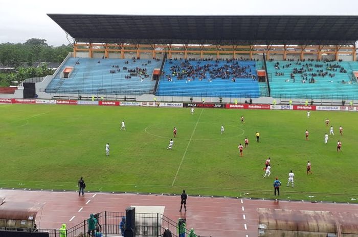 Suasana Pertandingan Persipura Jayapura Versus Kalteng Putra di Laga Terakhir Babak Penyisihan Grup C Piala Presiden 2019 di Stadion Moch. Soebroto, Magelang, Sabtu (16/3/2019).