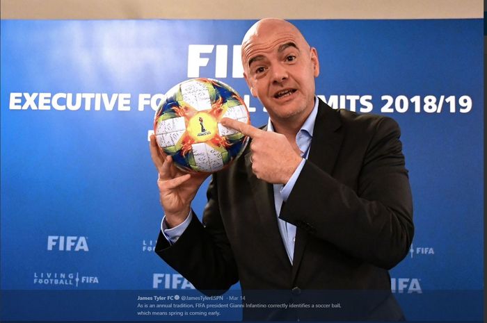 Presiden FIFA, Gianni Infantino, bersikeras untuk menggelar Piala Dunia dua tahun sekali demi mengurangi migran Afrika yang terkatung-katung dan tewas di laut. 