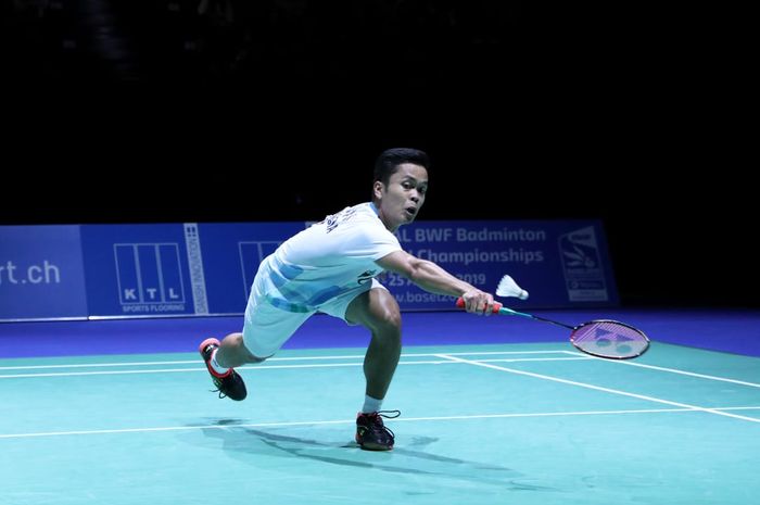 Penampilan pemain tunggal putra Indonesia, Anthony Sinisuka Ginting, pada babak semifinal Swiss Open 2019 di Basel, Swiss, Sabtu (16/3/2019).