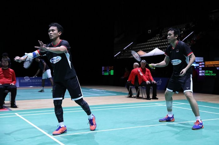 Pasangan ganda putra Indonesia, Mohamamd Ahsan/Hendra Setiawan, tampil pada babak semifinal Swiss Open 2019 di St Jakobshalle, Basel, Jumat (15/3/2019).