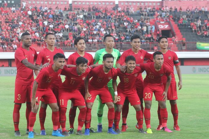 Timnas U-23 Indonesia saat uji coba melawan Bali United. Tim ini akan menghadapi Thailand di laga perdana Kualifikasi Piala Asia U-23 2019.