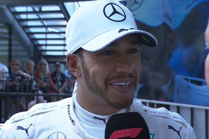 Lewis Hamilton (Mercedes) kala diwawancarai sesaat setelah sesi balapa F1 GP Australia 2019 berakhir, Minggu (17/3/2019).