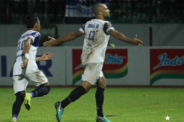 Striker PSIS Semarang, Claudir Marini, merayakan gol yang dicetak ke gawang PSM Makassar di Piala Presiden 2019.