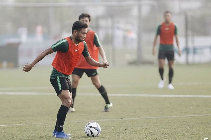 Saddil Ramdani saat mengikuti latihan bersama timnas U-23 Indonesia di Lapangan Viettel, Vietnam, Selasa (19/3/2019).