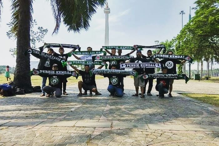 Suporter Persik Kendal yang berada di Jakarta.