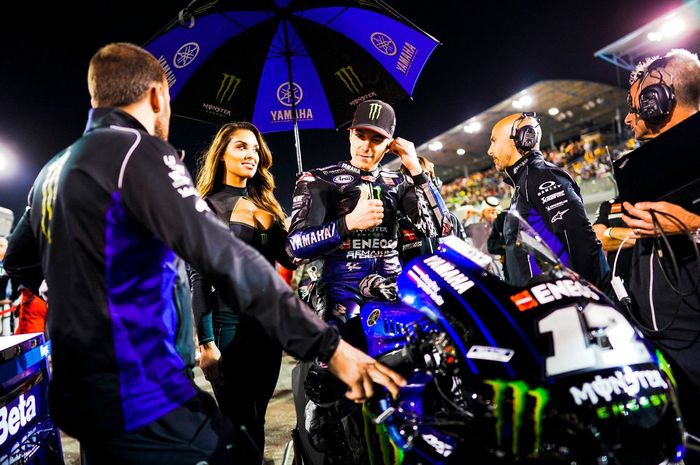 Pembalap Monster Energy Yamaha, Maverick Vinales, saat akan memulai balapan di MotoGP Qatar 2019.