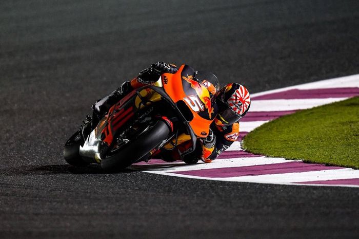 Pembalap KTM, Johann Zarco, saat melaju di sesi balapan MotoGP Qatar 2019.