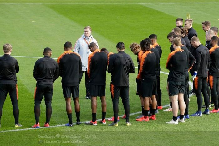 Pelatih Ronald Koeman, bersama para timnas Belanda, tengah berlatih jelang kualifikasi Piala Eropa 2020, 18 Maret 2019.