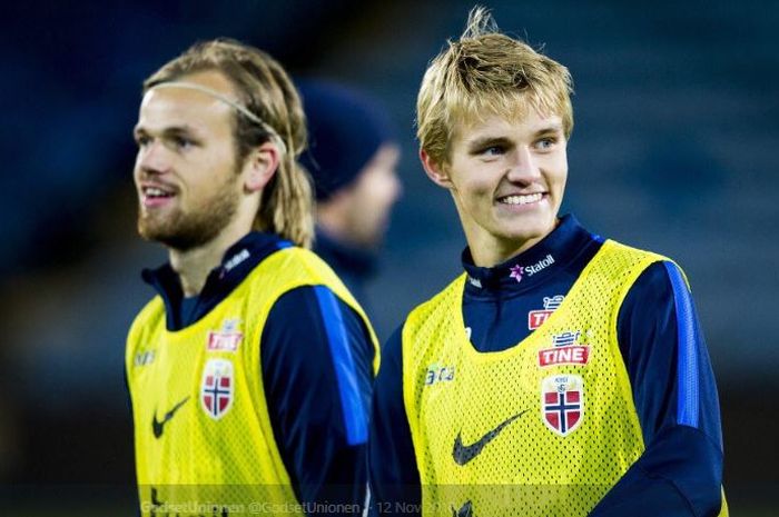 Gelandang timnas Norwegia dan Real Madrid, Martin Odegaard (kanan), berlatih jelang laga Kualifikasi Piala Eropa 2020.