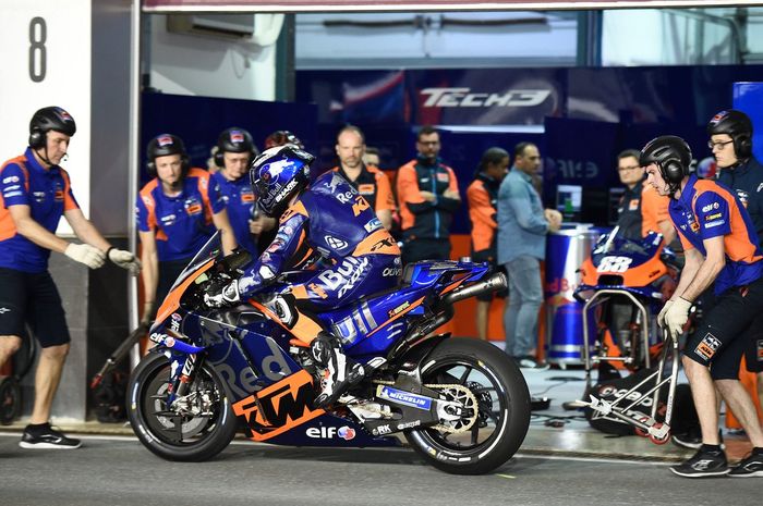 Pembalap KTM Tech3, Miguel Oliveira, saat menjalani seri MotoGP Qatar 2019.