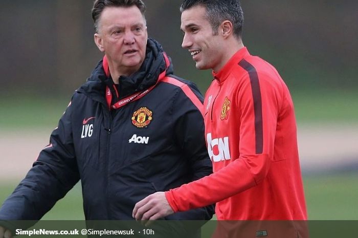 Louis van Gaal bersama Robin van Persie saat keduanya masih di Manchester United