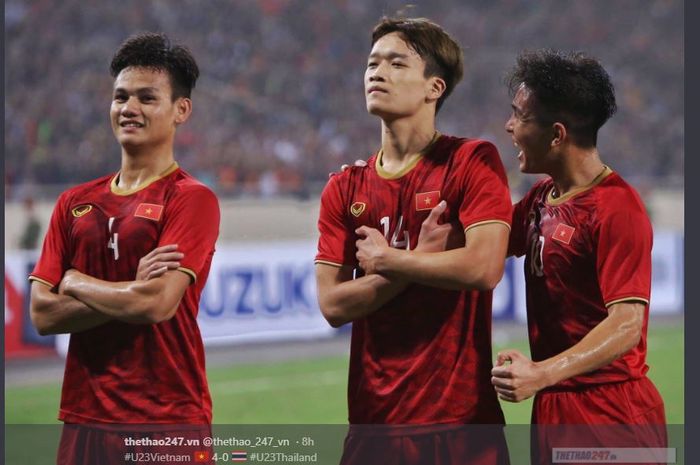 Para pemain timnas U-23 Vietnam merayakan gol ke gawang Thailand dalam partai kualifikasi Piala Asia U-23 2020.