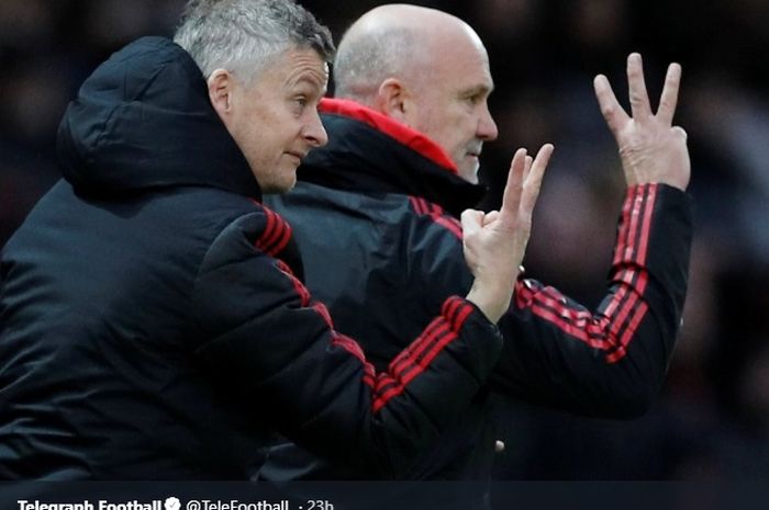 Pelatih Manchester United, Ole Gunnar Solskjaer didampaingi asistennya Mike Phelan