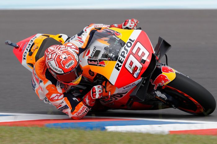 Aksi Marc MArquez (Repsol Honda) saat tampil pada sesi latihan bebas kedua MotoGP Argentina 2019, Sabtu (30/3/2019) dini hari WIB.