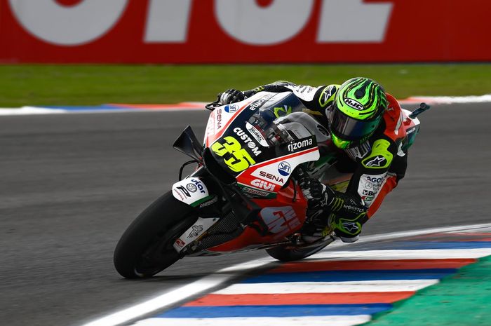 Pembalap tim LCR Honda, Cal Crutchlow, saat melaju pada FP2 MotoGP Argentina 2019.