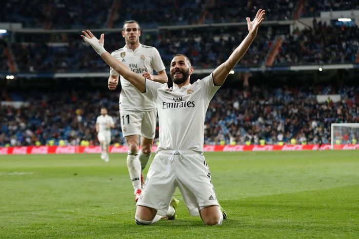 Striker Real Madrid, Karim Benzema, meayakan golnya ke gawang Huesca dalam partai Liga Spanyol di Estadio Santiago Bernabeu, Minggu (31/3/2019)