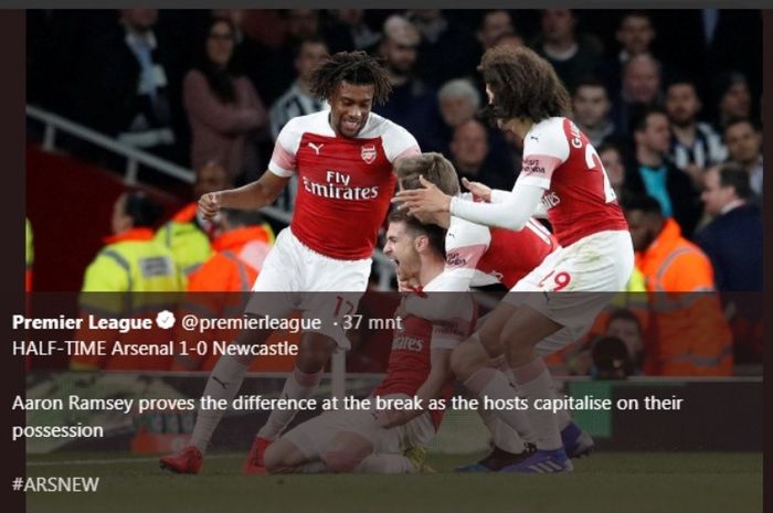 Para pemain Arsenal merayakan gol yang dicetak Aaron Ramsey ke gawang Newcastle United pada laga Liga Inggris di Emirates Stadium, Senin (1/4/2019)