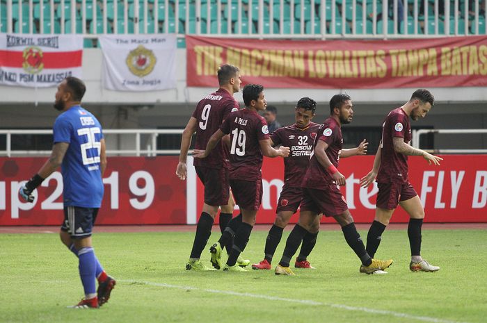 Pemain-pemain PSM Makassar merayakan gol yang dicetak Eero Markkanen ke gawang Kaya FC pada ajang Piala AFC 2019 di Stadion Pakansari, Kabupaten Bogor, Selasa (2/4/2019).