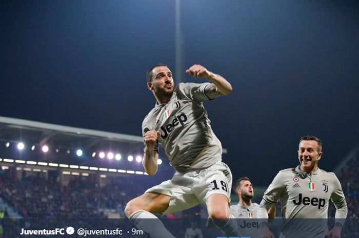 Bek Juventus, Leonardo Bonucci, merayakan gol yang dicetaknya ke gawang Cagliari dalam pertandingan pekan ke-30 Liga Italia 2018-2019 di Sardegna Arena, 2 April 2019.