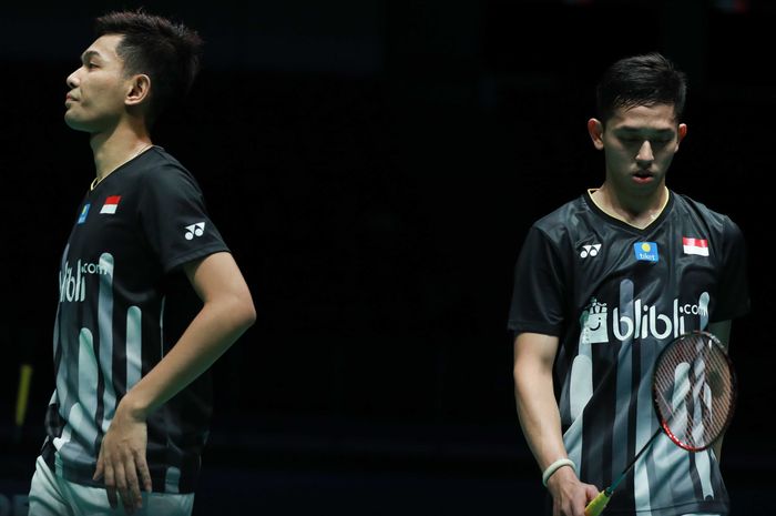 Reaksi pasangan ganda putra Indonesia, Fajar Alfian/Muhammad Rian Ardianto, saat menjalani laga melawan Takeshi Kamura/Keigo Sonoda (Jepang) pada semifinal Malaysia Open 2019.