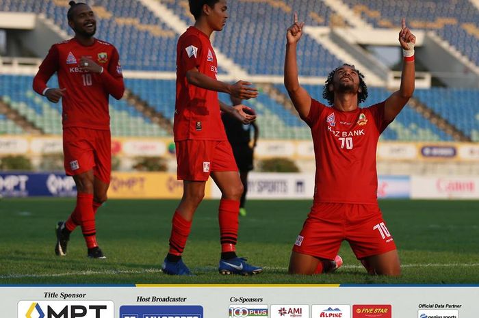 Sukacita Hedipo Gustavo (70) seusai mencetak gol untuk Shan United ke gawang Magway FC pada lanjutan Liga Myanmar 2019, 7 April 2019. 