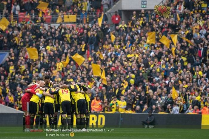 Pemain Watford merayakan kemenangan atas Wolverhampton Wanderers dalam partai semifinal Piala FA di Stadion Wembley, 7 April 2019.