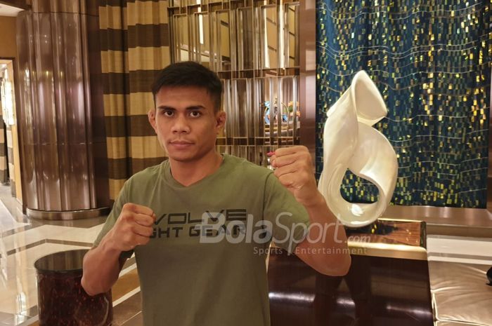 Atlet ONE Championship asal Indonesia, Eko Roni Saputra, berpose di Nuwa Hotel, City of Dreams Manila, Filipina, Senin (8/4/2019).