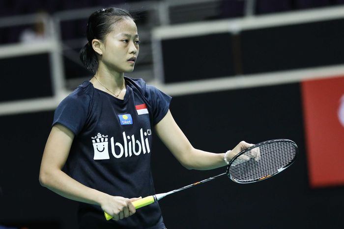 Pebulu tangkis tunggal putri Indonesia, Fitriani, saat menjalani laga melawan Ratchanok Intanon pada babak kesatu Singapore Open 2019.