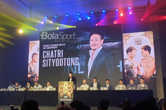 Chairman sekaligus CEO ONE Championship, Chatri Sityodtong, berbicara dalam konferensi pers di Grand Ballroom City of Dreams, Manila, Filipina, Selasa (9/4/2019).