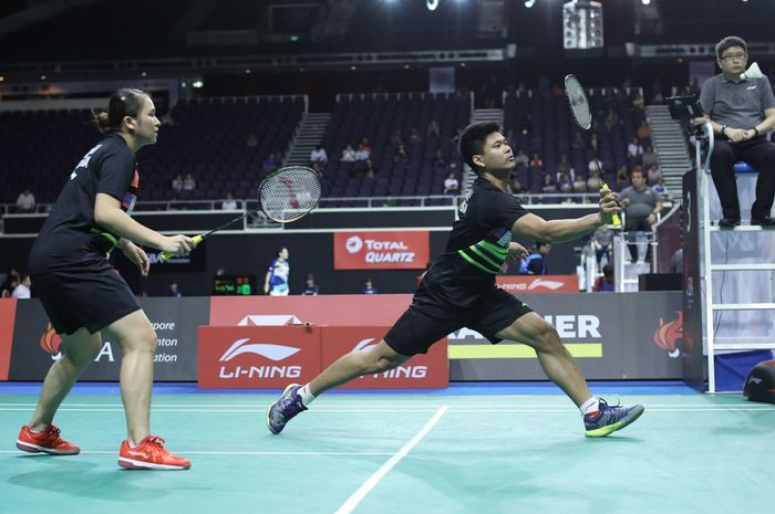 Ganda campuran Indonesia, Praveen Jordan/Melati Daeva Oktavianti, saat bermain pada babak pertama Singapore Open 2019, Rabu (10/4/2019).