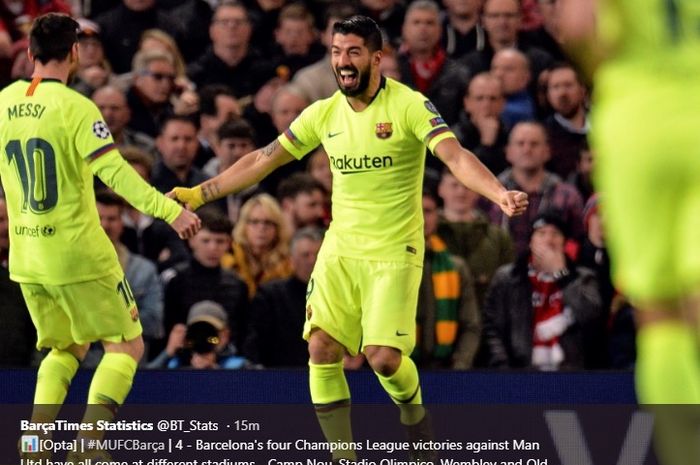 Luis Suarez merayakan gol ke gawang Manchester United bersama Lionel Messi pada leg pertama perempat final Liga Champions di Old Trafford